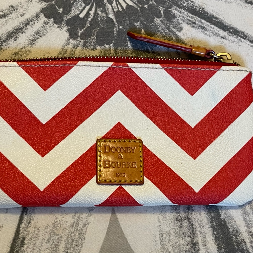 DnB slim wallet in red and white